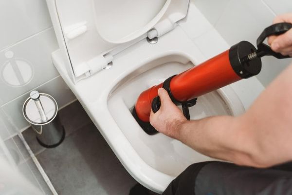 Fontaneros Pamplona - Desatascos y atascos domesticos · Servicio de fontanería en Pamplona, Iruña