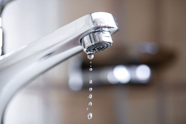 Fontaneros en Pamplona para grifos, llaves y tomas de agua · Servicio de fontanería Pamplona, Navarra